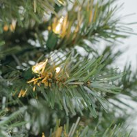 Tatil Zamanı Önceden Aydınlatılmış 4 'Indiana Ladin Yeşili Yapay Noel Ağacı, Açık ışıklar